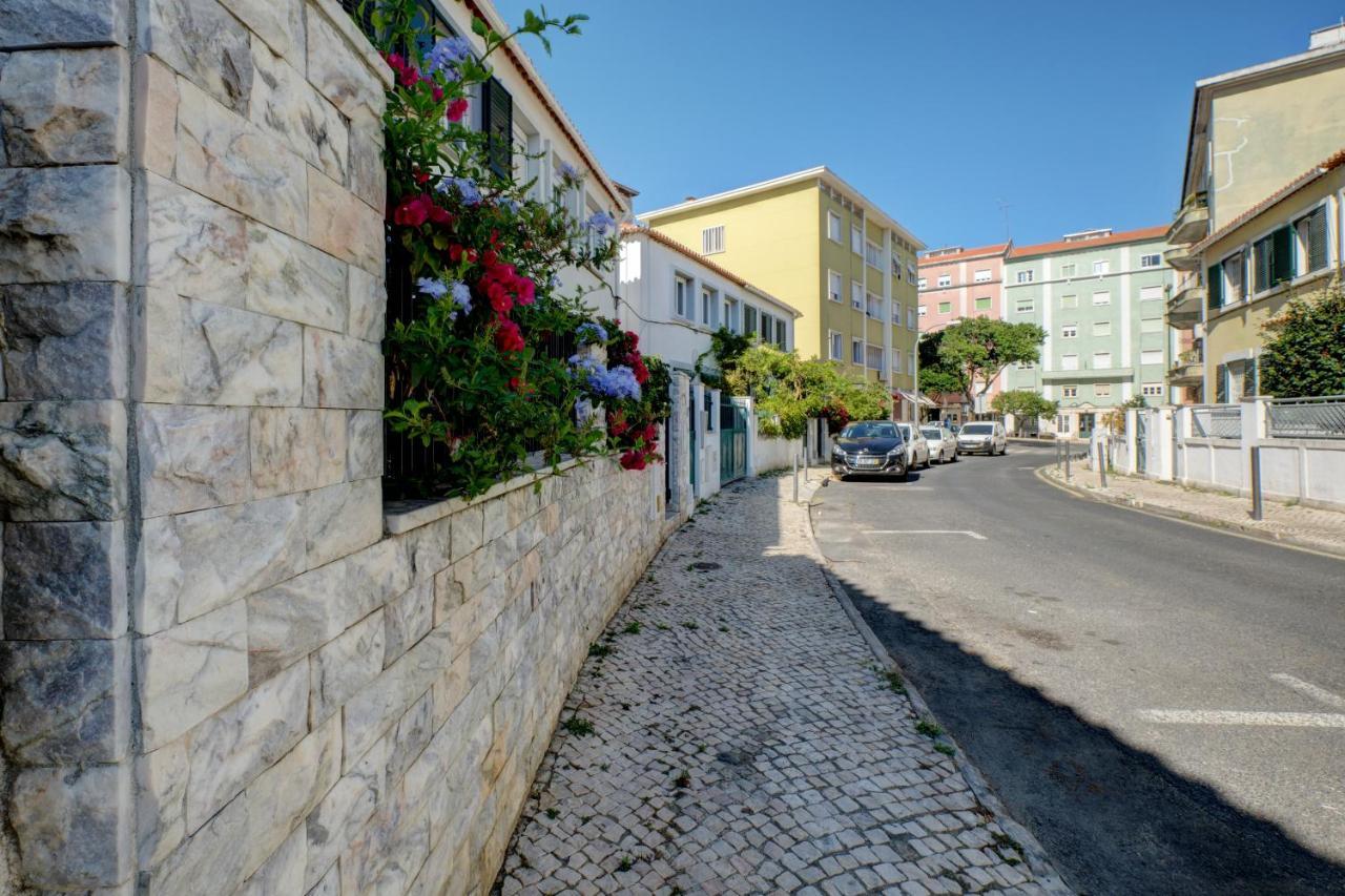 Comfortable Town House In Quiet Area By Lovelystay Лиссабон Экстерьер фото