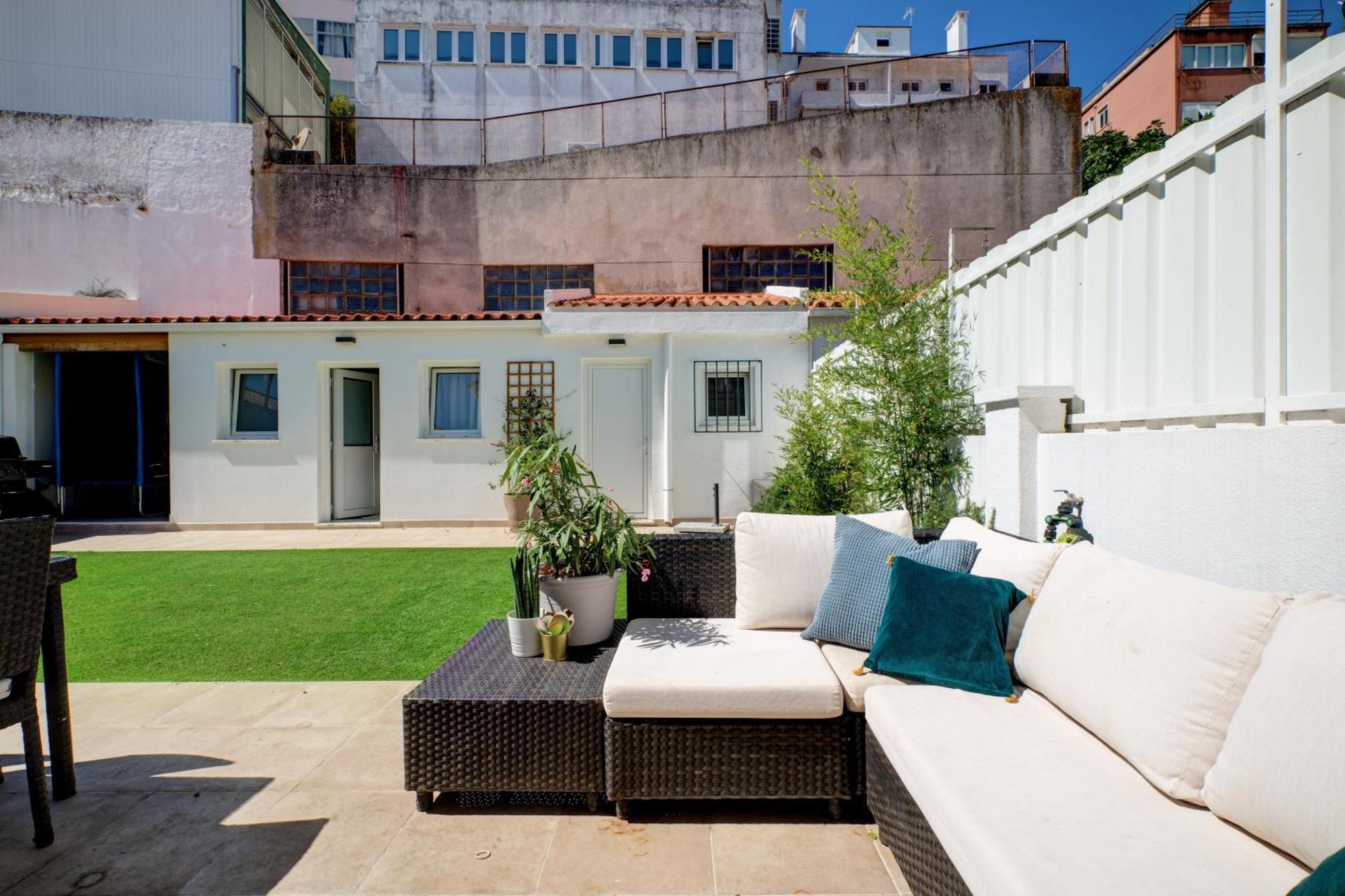 Comfortable Town House In Quiet Area By Lovelystay Лиссабон Экстерьер фото